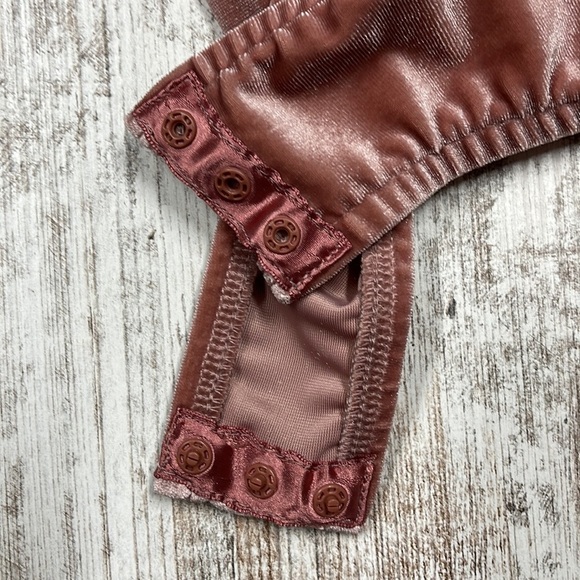 Topshop Dusty Rose Pink Velour Twist Front Bodysuit Size 8 - Picture 8 of 10